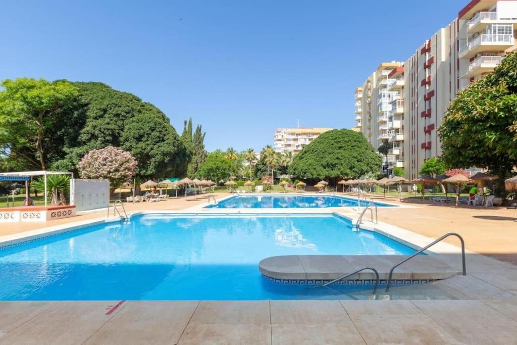 Apt Moderno Con Vistas, Recepcion 24 Hs Y Piscinas Benalmadena Luaran gambar
